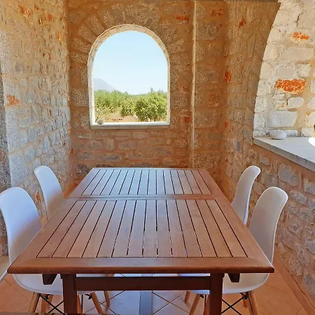 Semesterbostad Anaroussa Diros Maisonette Areopoli