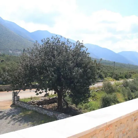 Anaroussa Diros Maisonette بيت للعطل