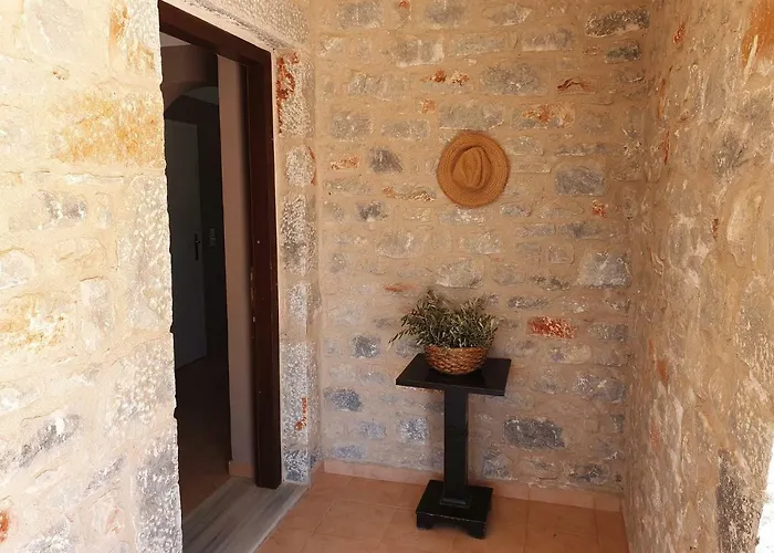 Сasa de vacaciones Anaroussa Diros Maisonette